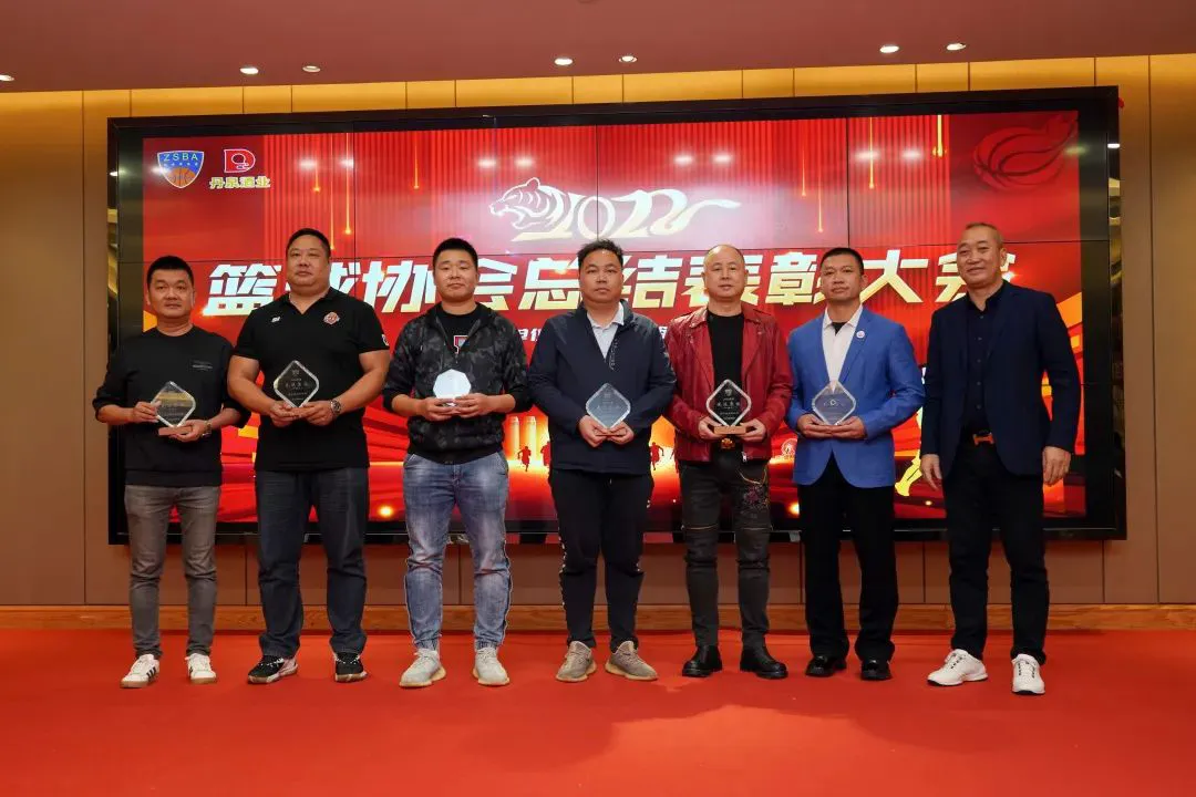 老年人打篮球时应如何进行适当的力量训练?_2